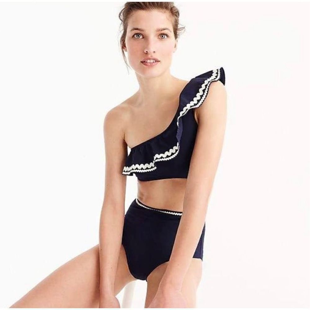 ✨One-shoulder bikini top with rickrack✨